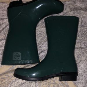 Rubber UGG boots size 7 hunter green